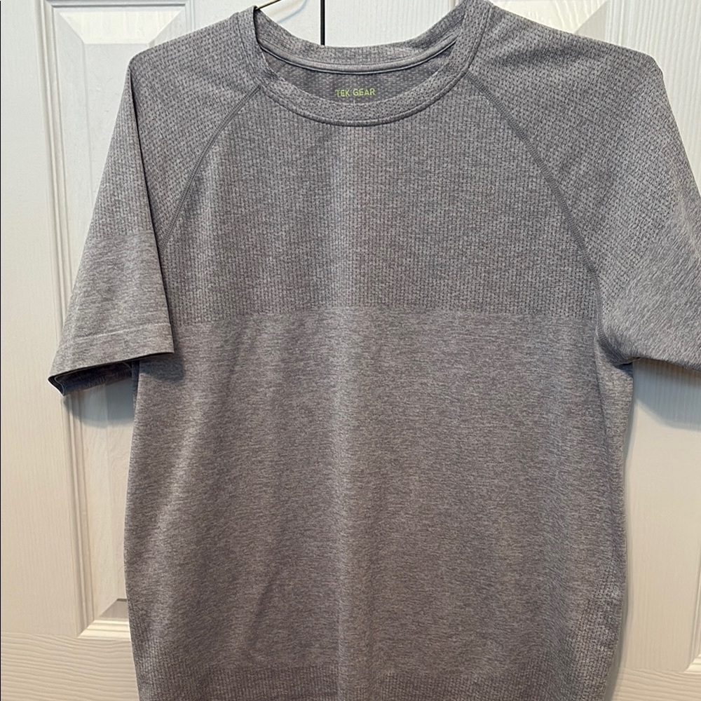 Tek Gear Gray Short Sleeve Tee